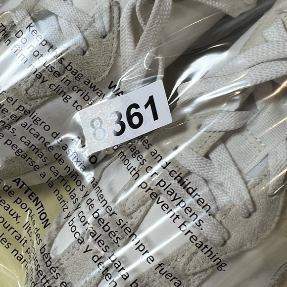 New Balance 327 Size 9.5 Cream and White Athletic Shoes Great Condition - Picture 10 of 10